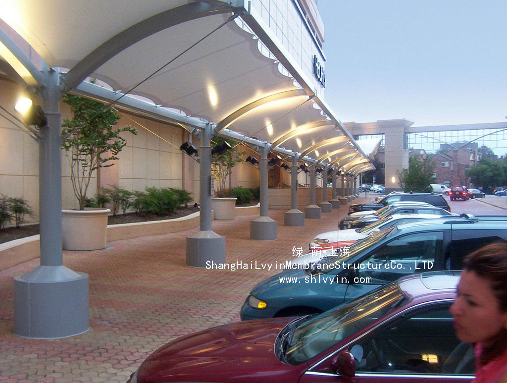 中華全國總工會勞動模范技術(shù)交流學校、兩岸工會交流基地一期室內(nèi)運動館鋼結(jié)構(gòu)吊裝施工（二）